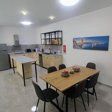 Deggies Apartments - Spacious, Modern Apartment! Naxxar Luaran gambar