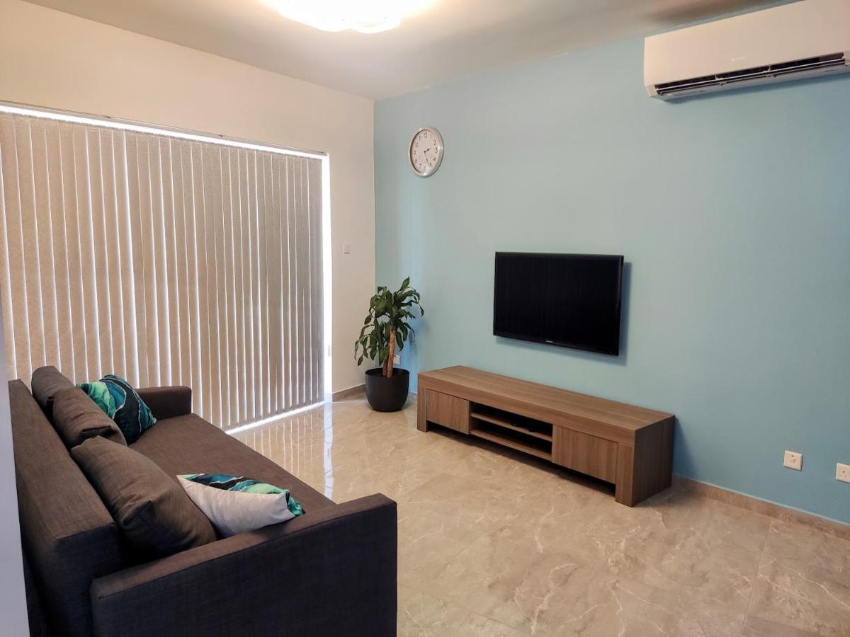 Deggies Apartments - Spacious, Modern Apartment! Naxxar Luaran gambar