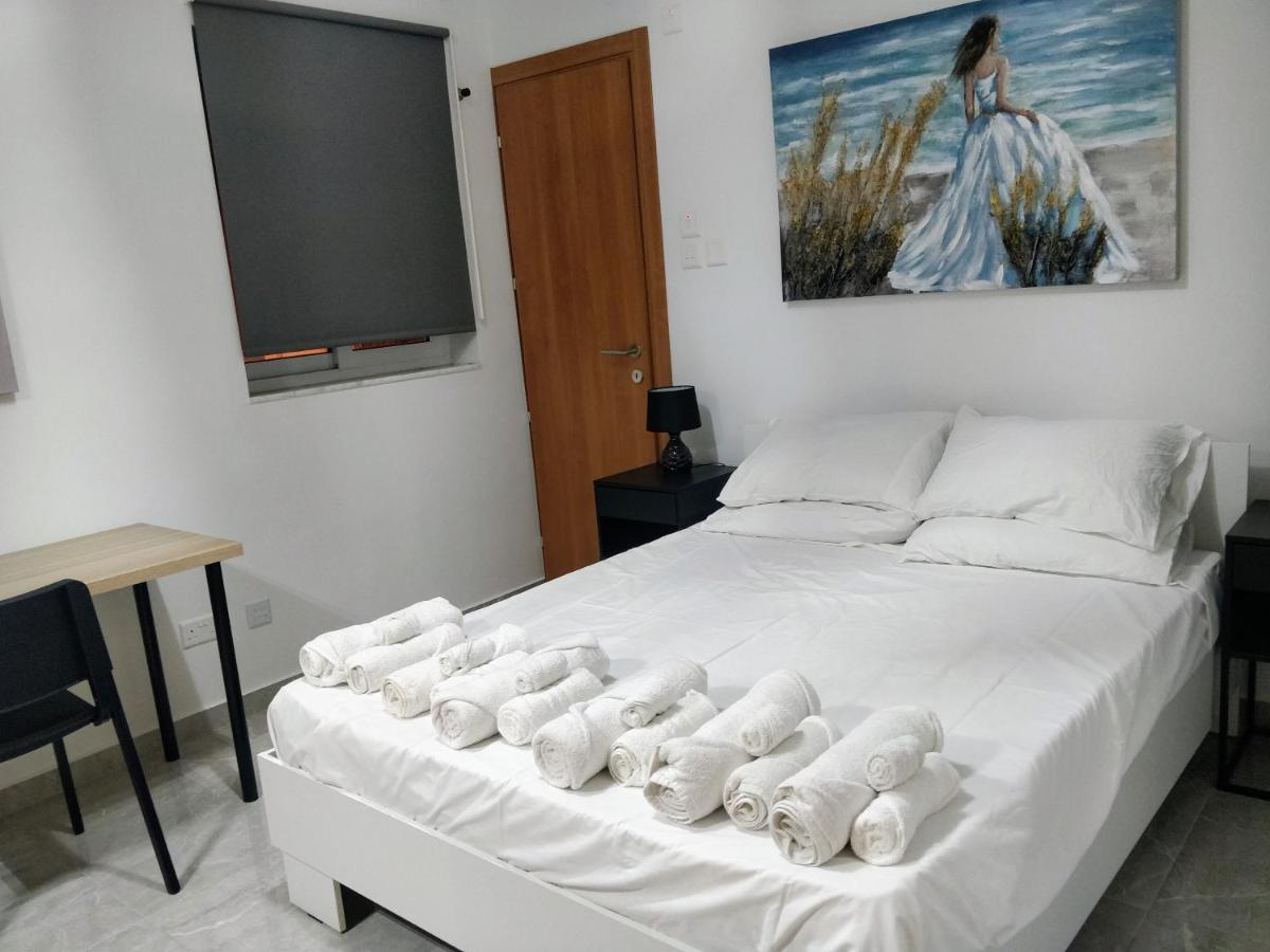 Deggies Apartments - Spacious, Modern Apartment! Naxxar Luaran gambar